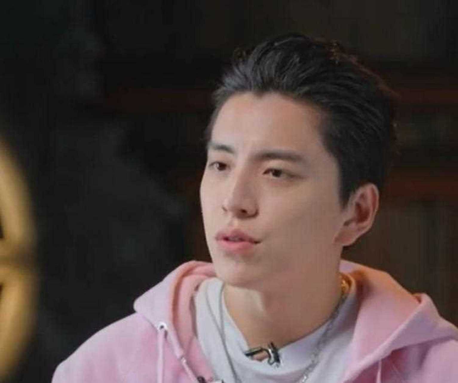 "[顶] 王大陆在采访时说起了,他和妈妈的一些经历,让我不禁为之动容.