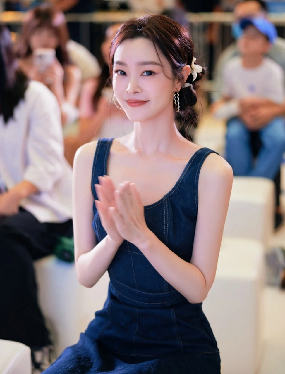 宋轶一直以来都是那种低调认真演戏的好演员,不仅长得漂亮,演技也是