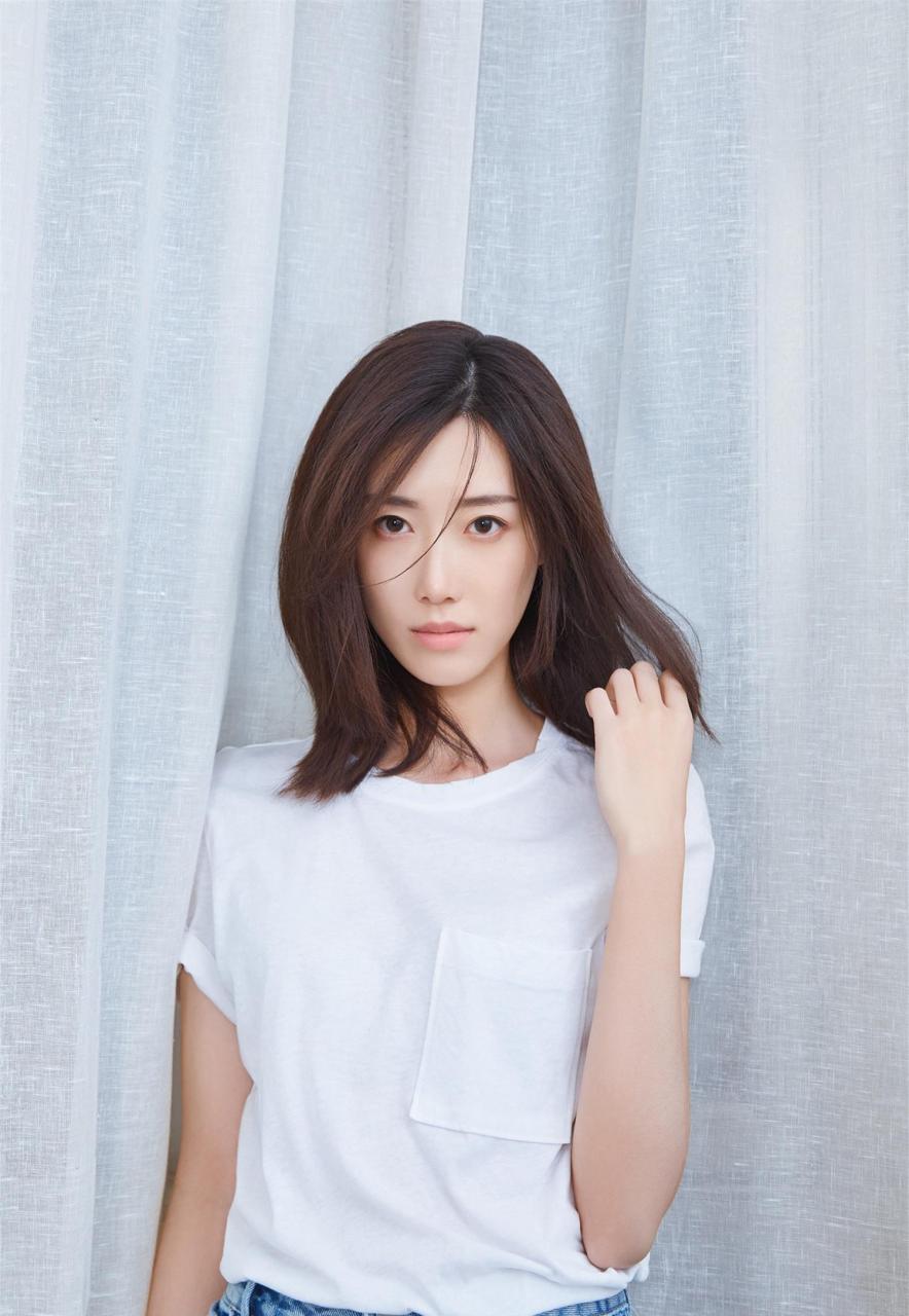 崔宝月:气质干练,端庄秀丽