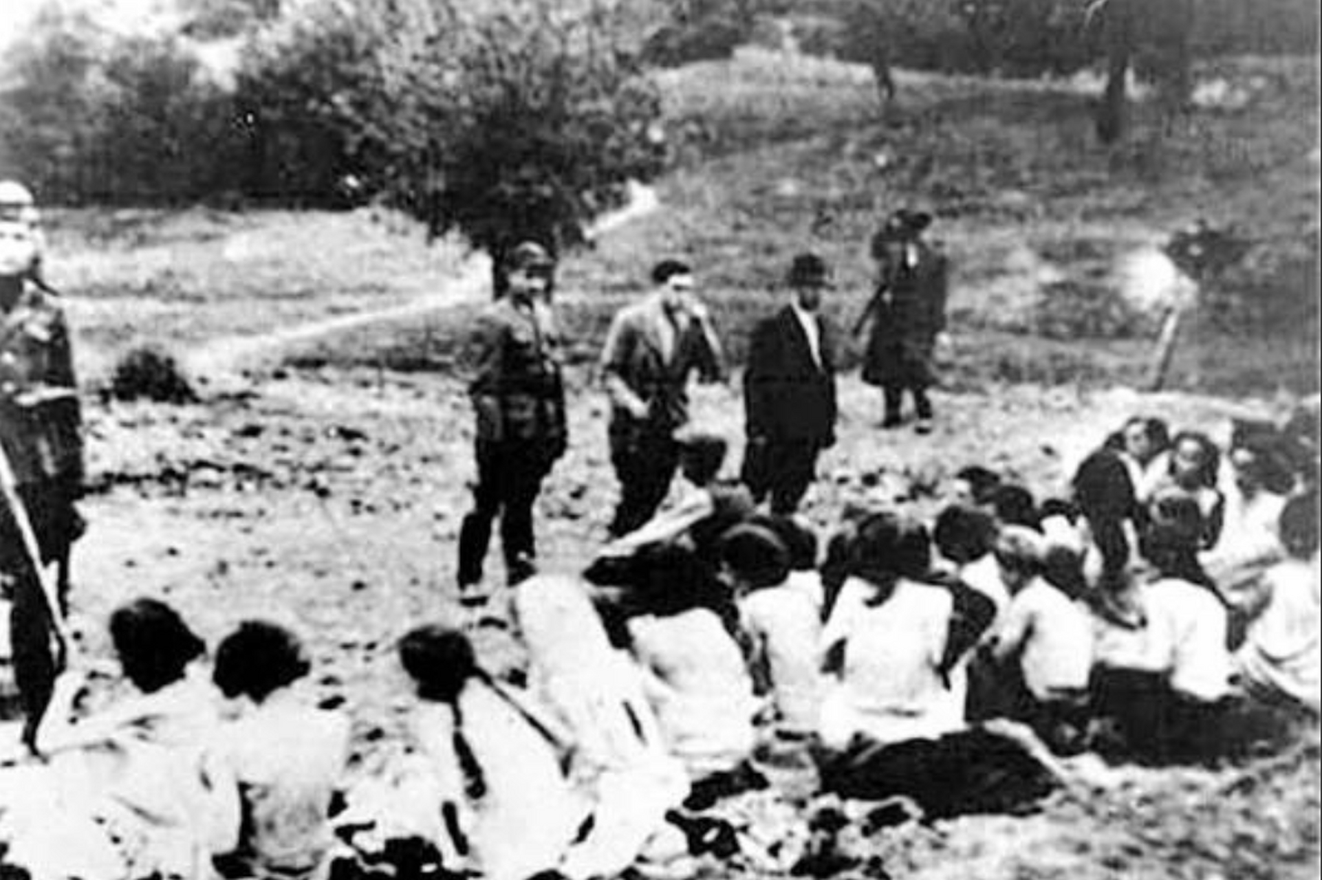 在二战期间,纳粹德国建立了许多集中营,用来关押和屠杀犹太人,政治犯