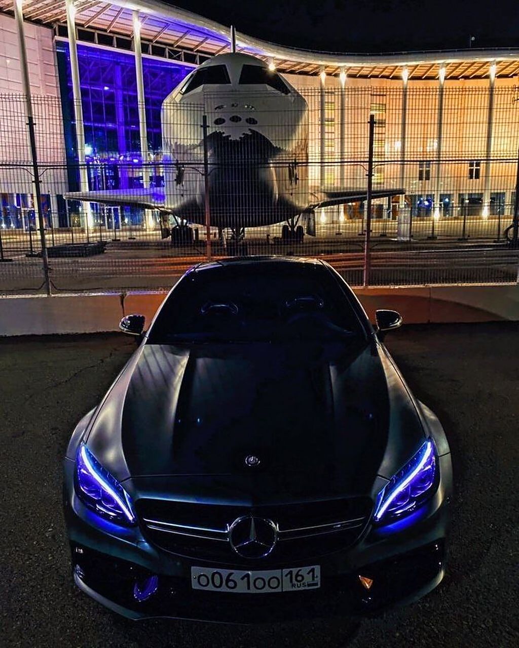 最美奔驰永远属于这双犀利的"恶魔之眼" #自拍