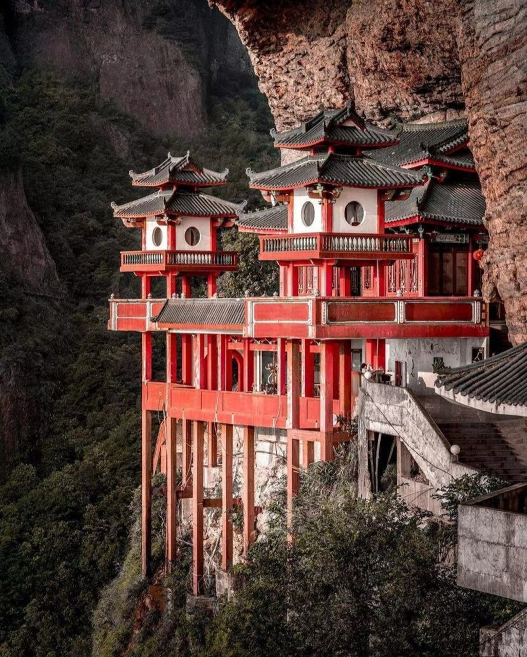 年轻人的第一柱香#安徽省九华山化城寺:九华山据传说,地藏菩萨曾在