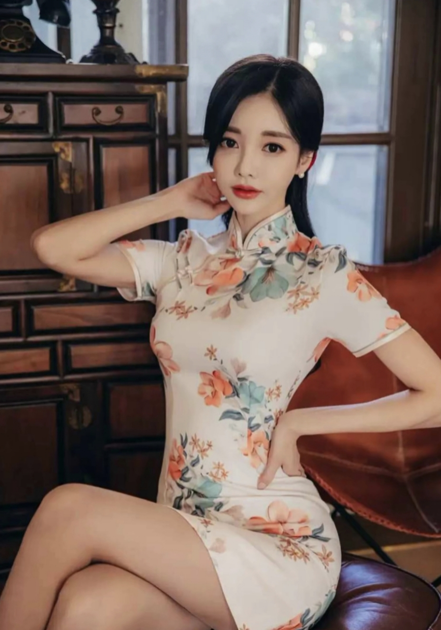 孙允珠大花旗袍美拍[二哈]