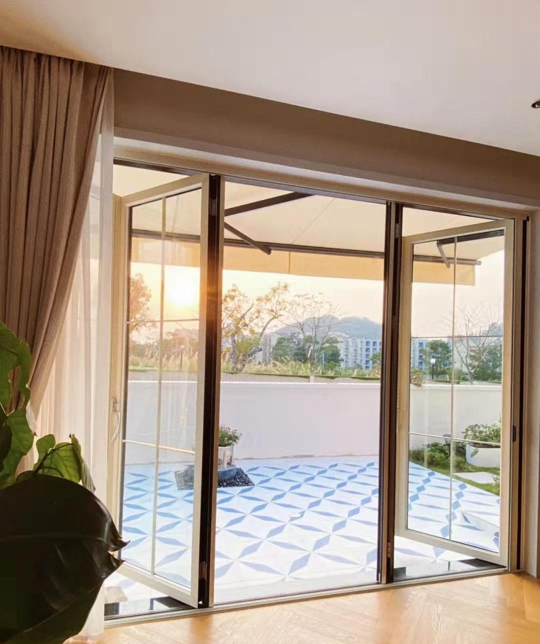 折叠门用在阳台与露台上真的太好了, 看看,折叠的玻璃门效果,这样设计