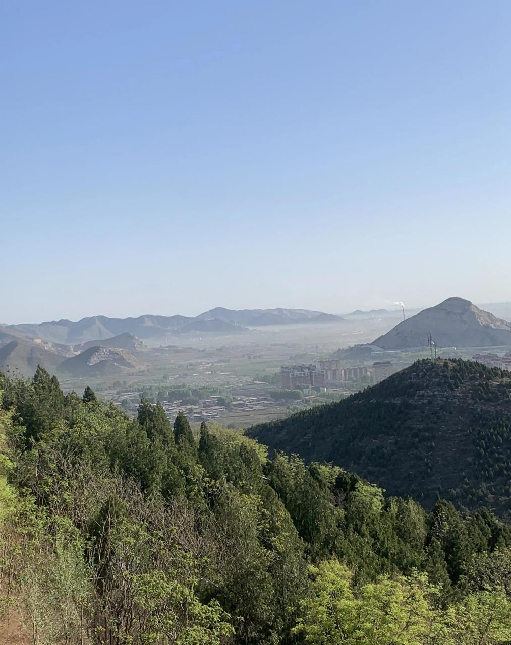 今天早上六点多起床和老公一爬灵山,灵山位于保定市满城区,因为灵山7
