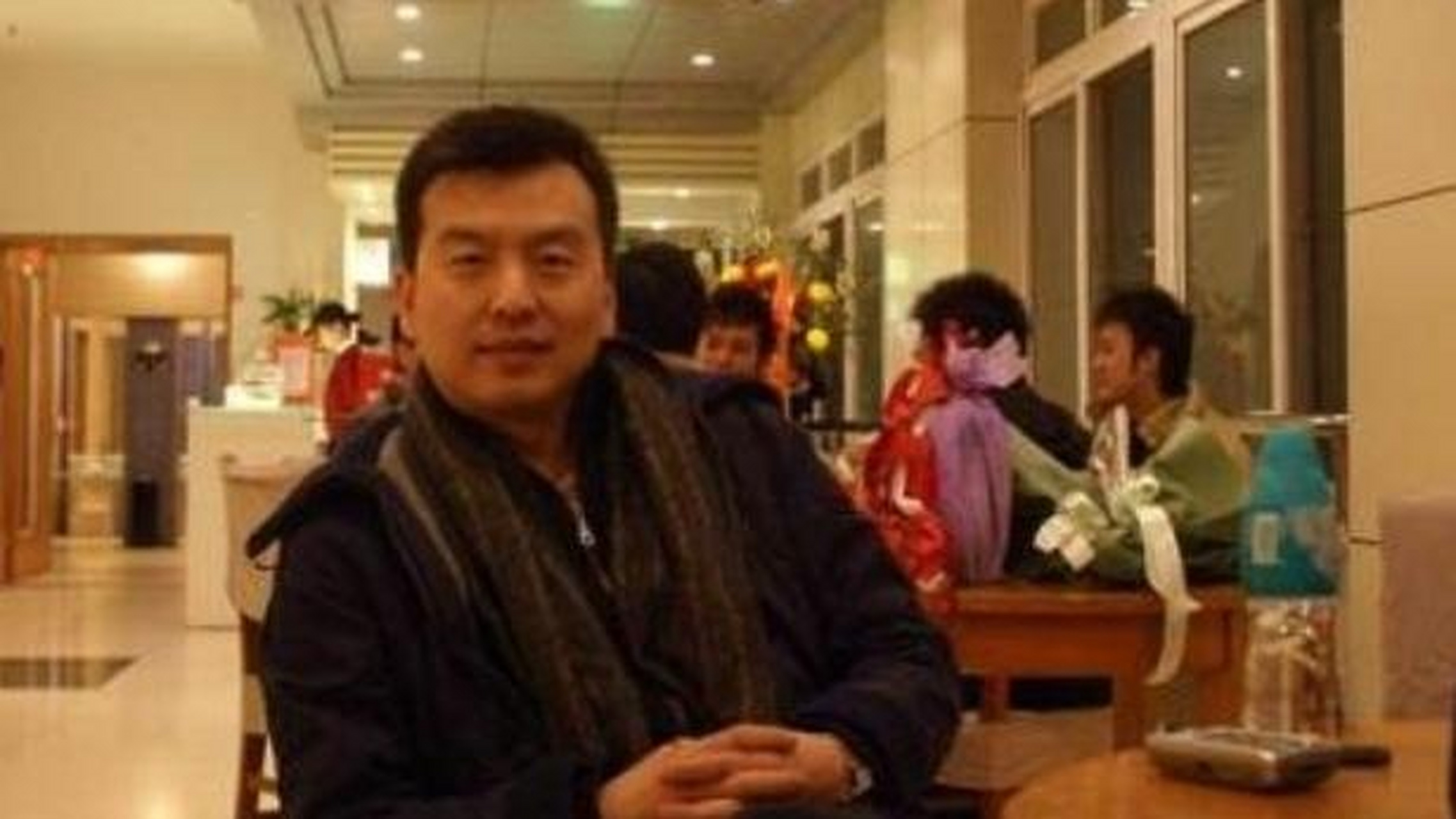 如今张泽群和董卿私下的关系依旧很好,之前张泽群生日的时候,董卿也送