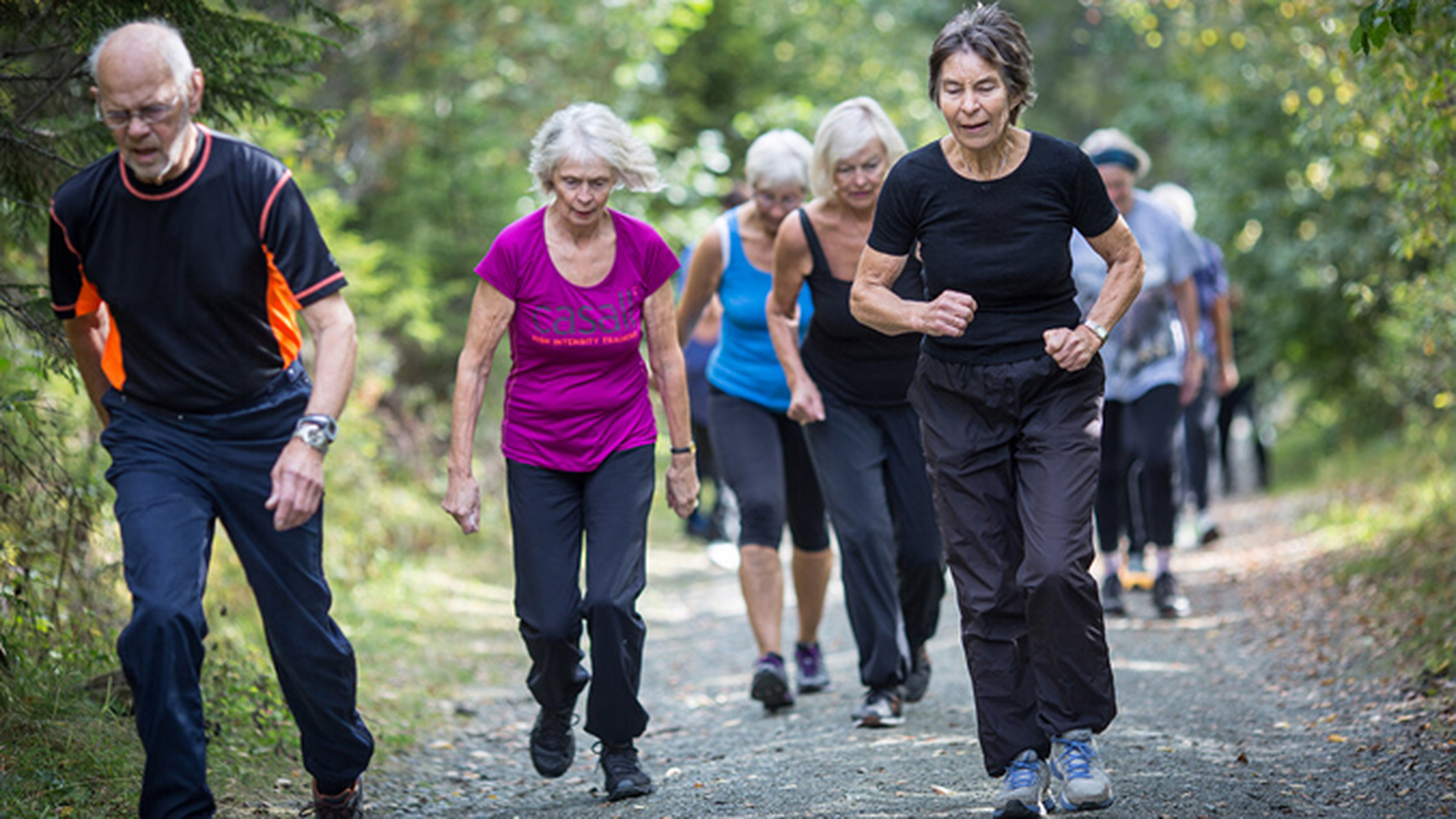 运动能帮助高血压患者改善病情,但是这些运动不提倡做!  1.蹲下起立,