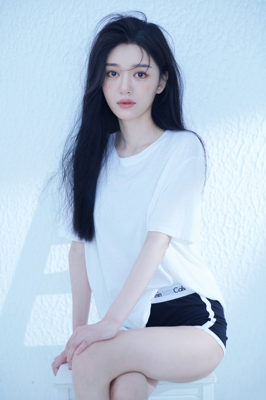 校花女神:刘力玮-   学校:中国传媒大学  专业:14播本,18播硕  星座