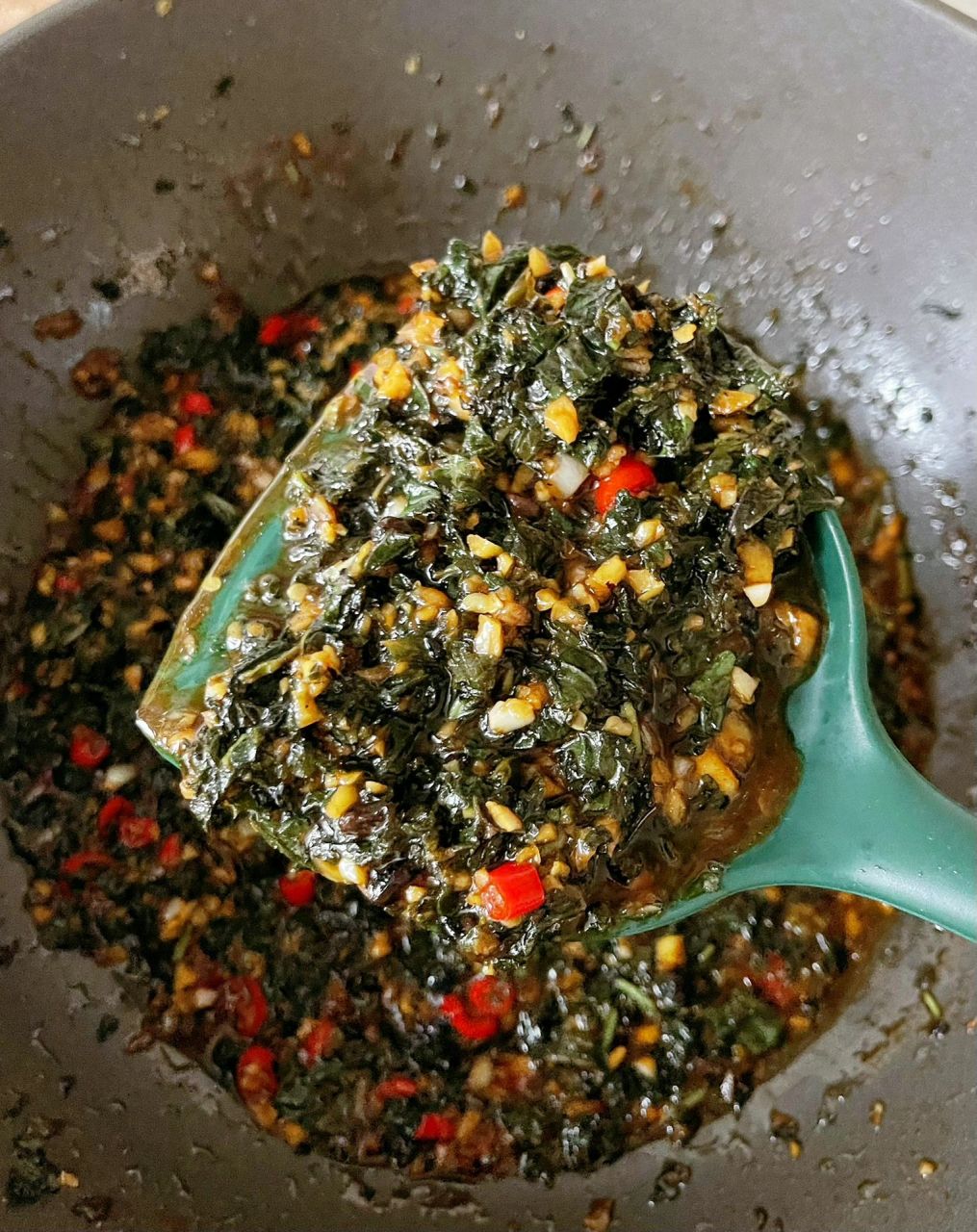 绝了绝了,这紫苏酱原地香s了  看到很多小伙伴都很喜欢紫苏菜谱,今天