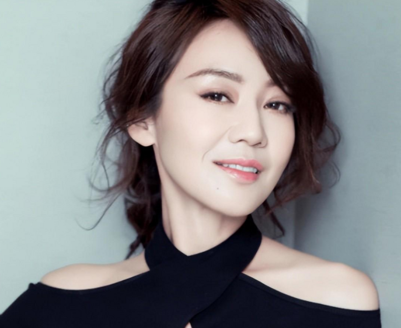 52岁闫妮,放弃打美容针演沧桑老人,可惜她的脸已经回不去了 闫妮新剧