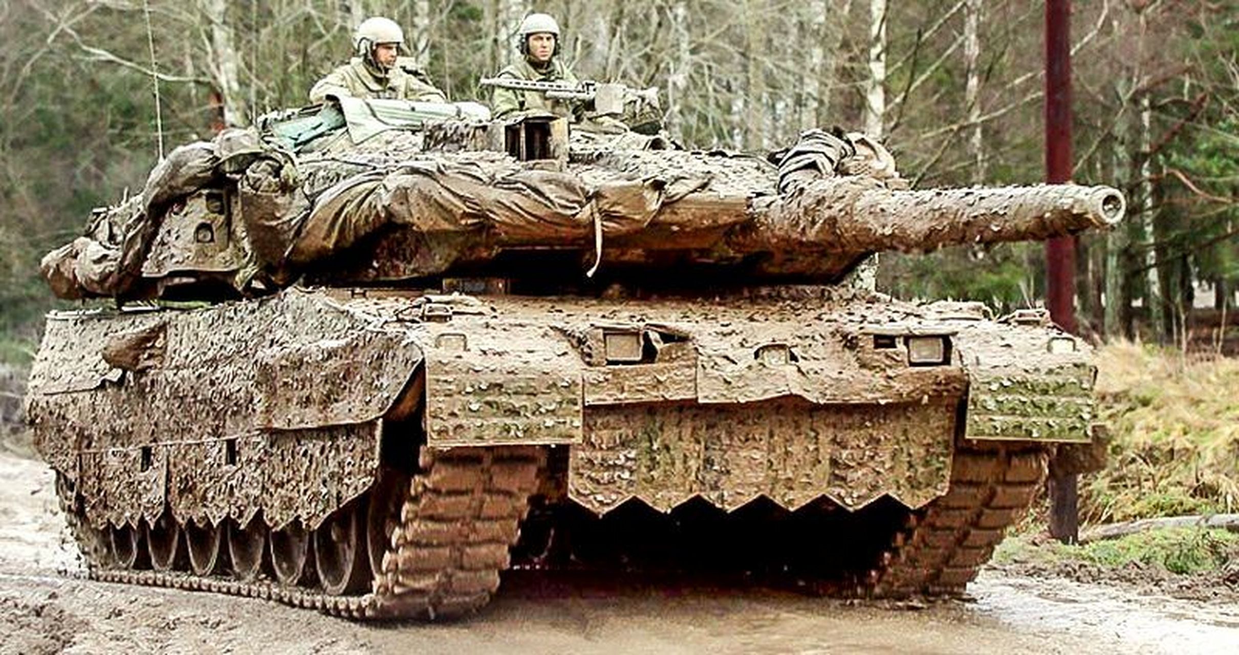 装备了"梭鱼"mcs伪装套件的瑞典strv-122坦克(出口瑞典的豹2a5改进