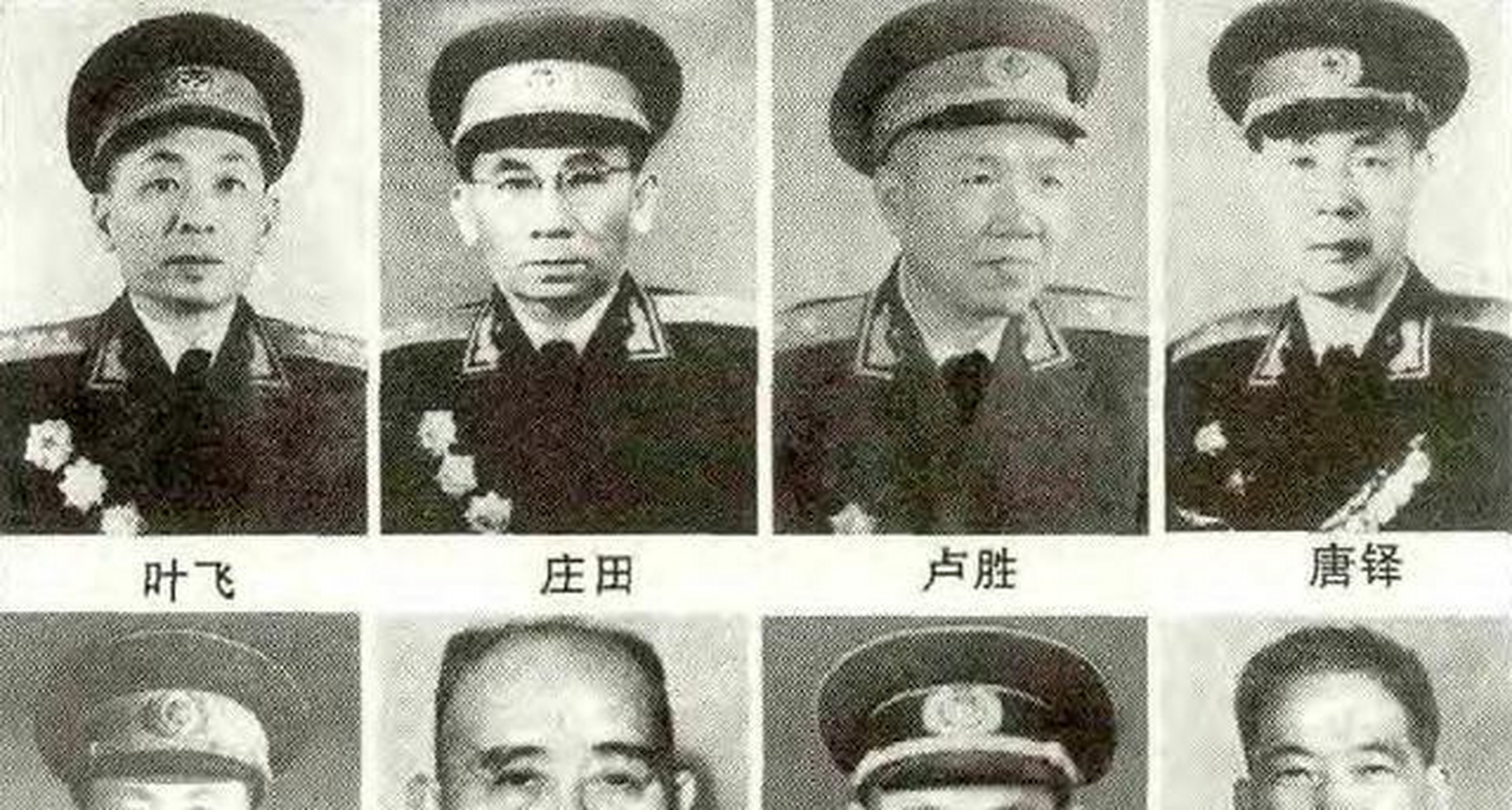 也有一位将军,他是开国少将唐铎,虽在国外屡立赫赫战功,享尽尊荣,却