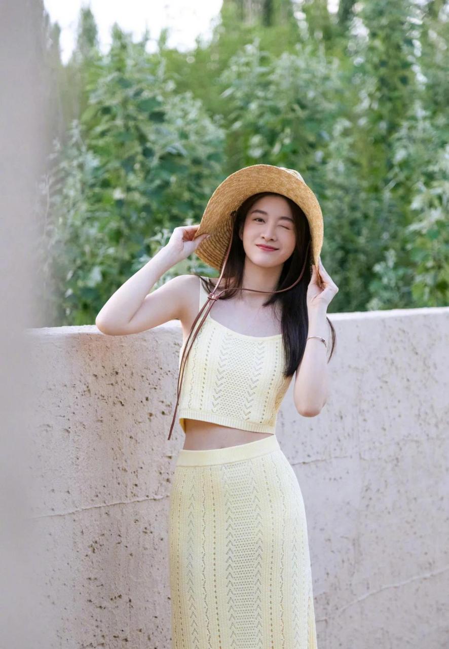 张雪迎,这小虎牙笑起来,还是一如既往的好看 ,漂亮又可爱!