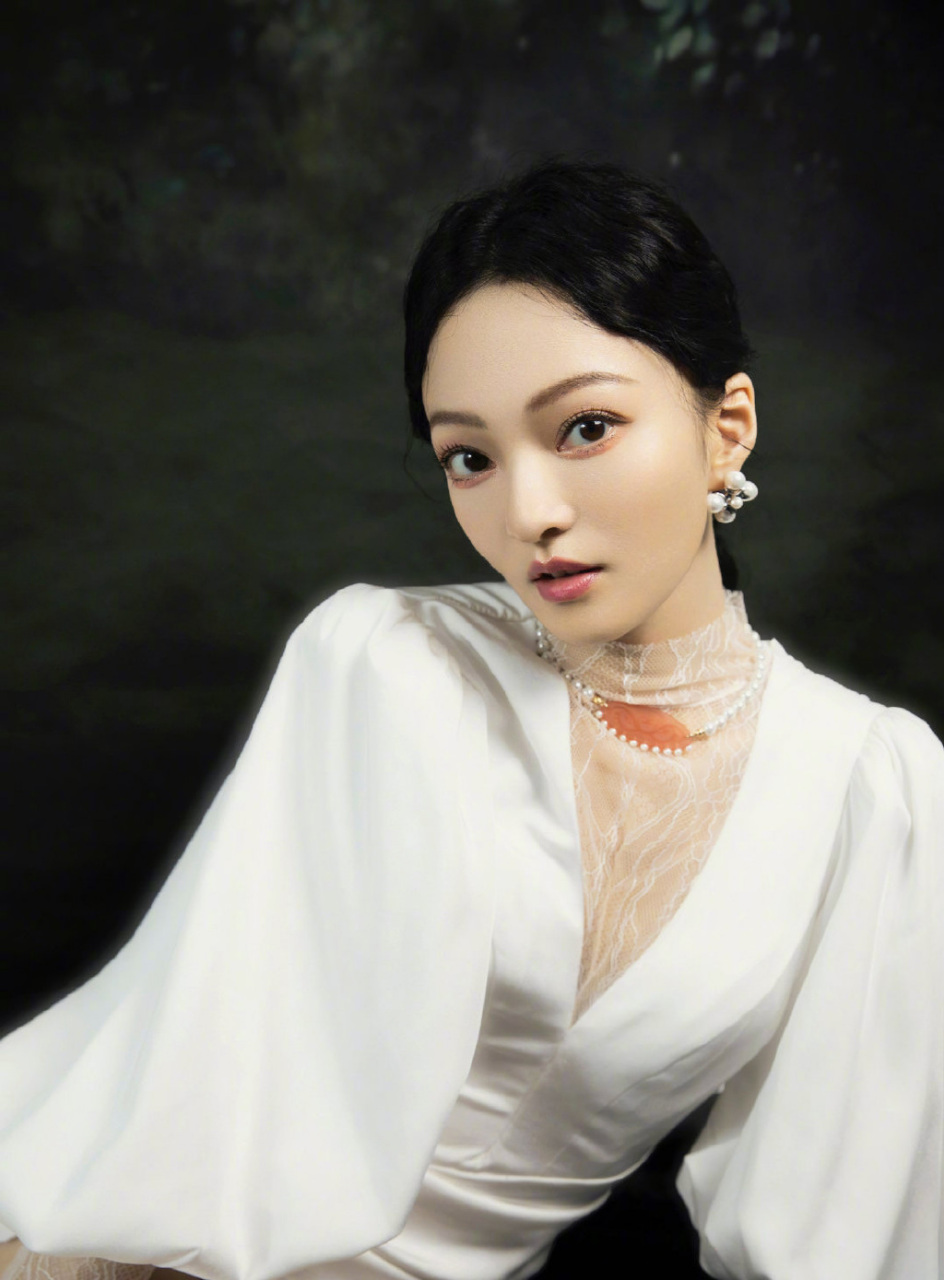 冻龄女神张韶涵:这长腿我爱了