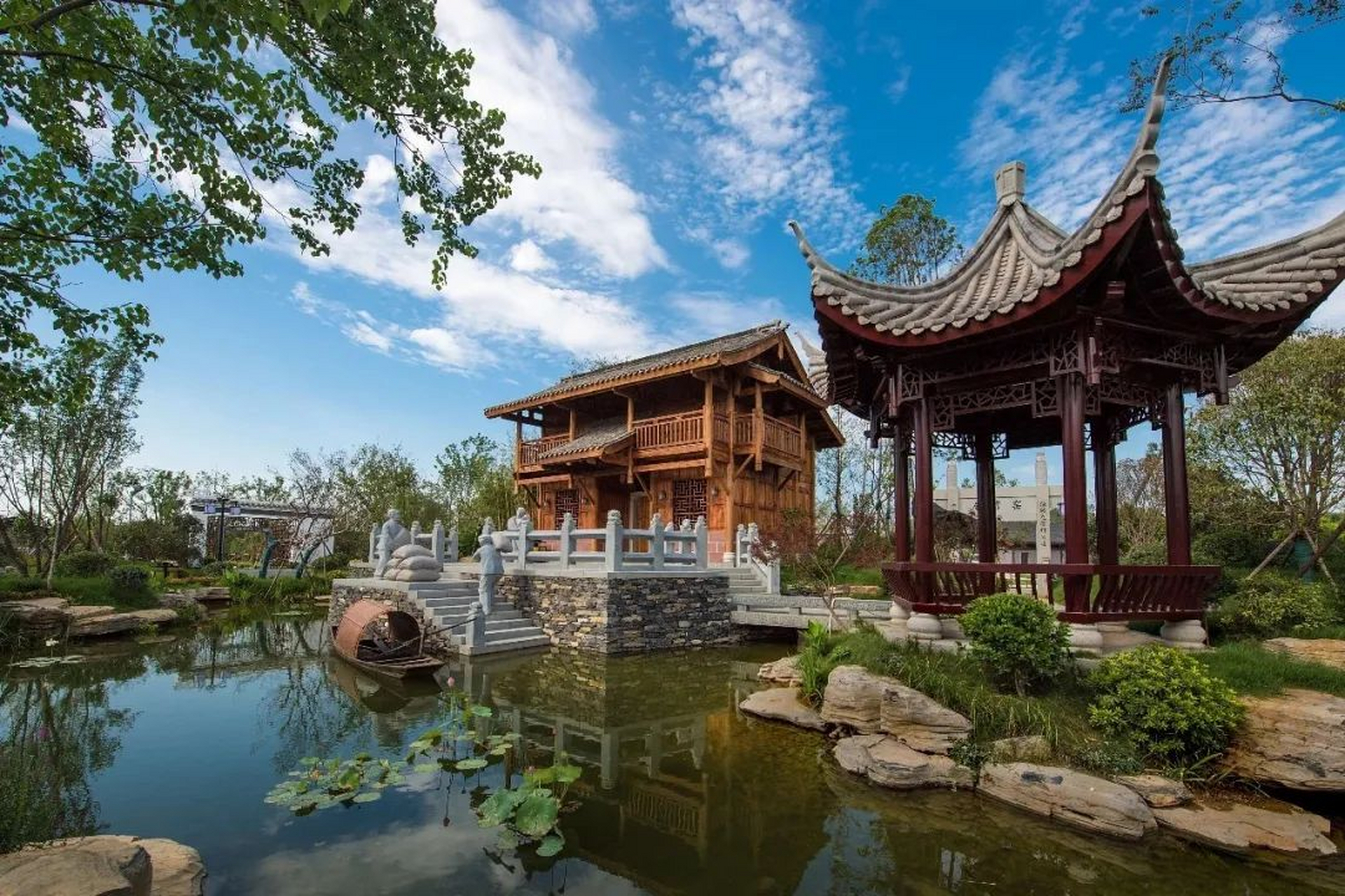 郑州园博园:位于郑州市新郑市,是一处集合了全国各地园林艺术和文化的