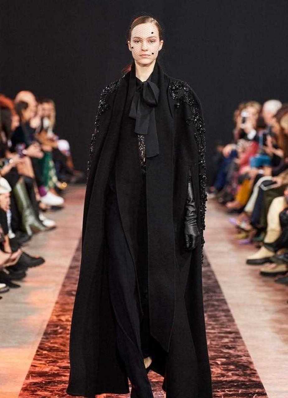 艾莉·萨博 elie saab 2020/21秋冬高级成衣秀,经典的红与黑,黑与白