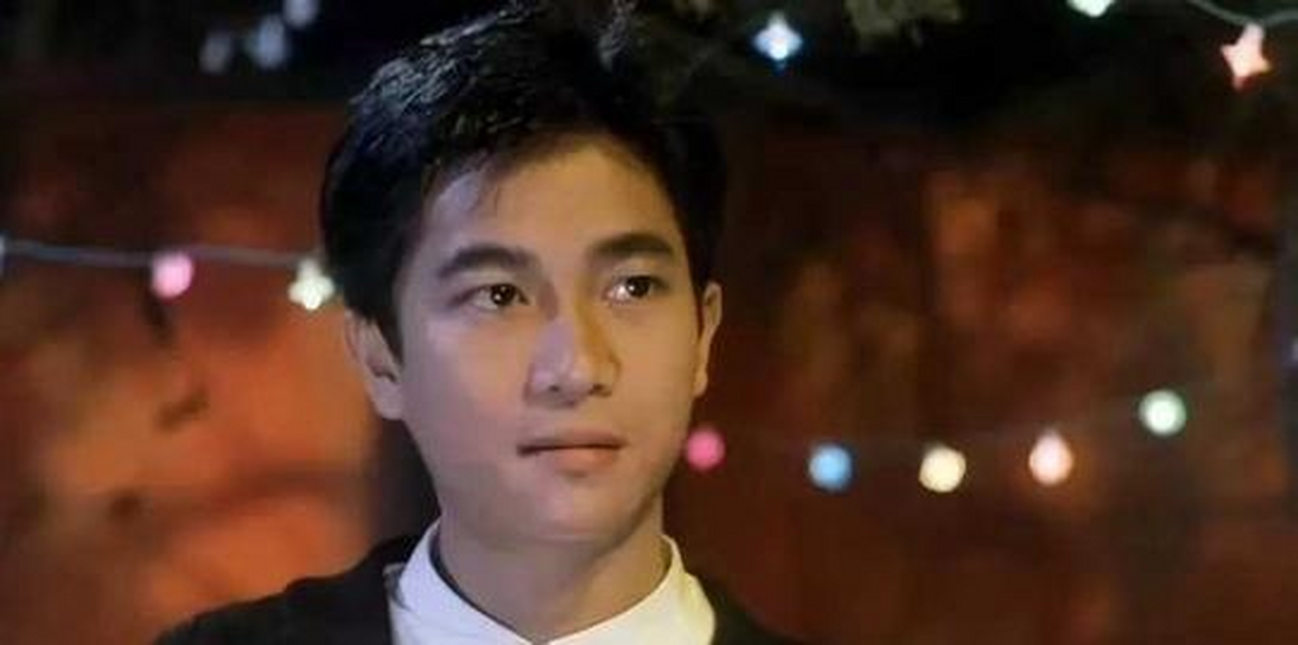 陈百强,作为香港第一代偶像歌手,他的一生经历和哥哥张国荣很接近,在