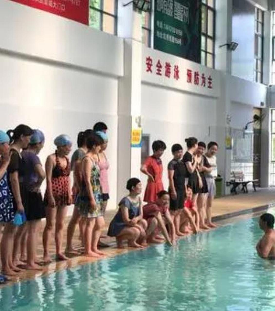 网传游泳教练偷拍小学女生胸部,还称比成年人都大!