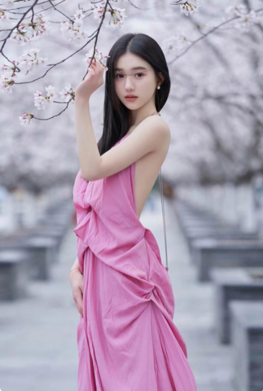 我和你的相遇,怎么说呢,就像是一颗耀眼的星星通亮了一片荒芜的小宇宙