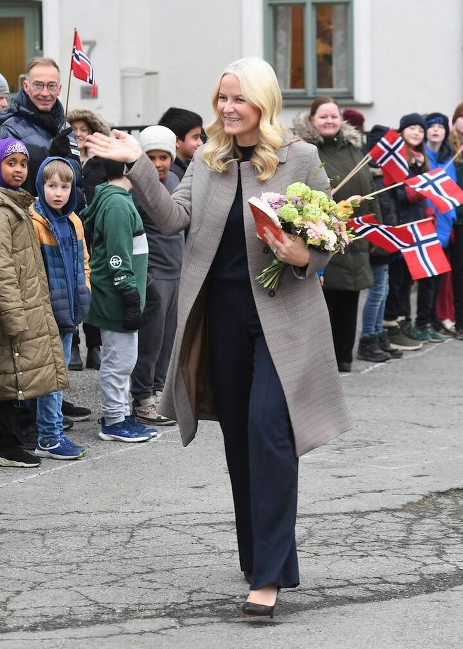 挪威"王储妃梅特-玛丽特",与丈夫哈康亲王造访温莎城堡,与王储妃凯特