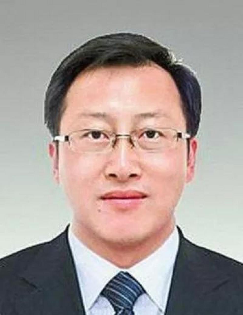翟玉龙现任云南省宣传部副部长,电影局局长,他曾经是全国最优秀的