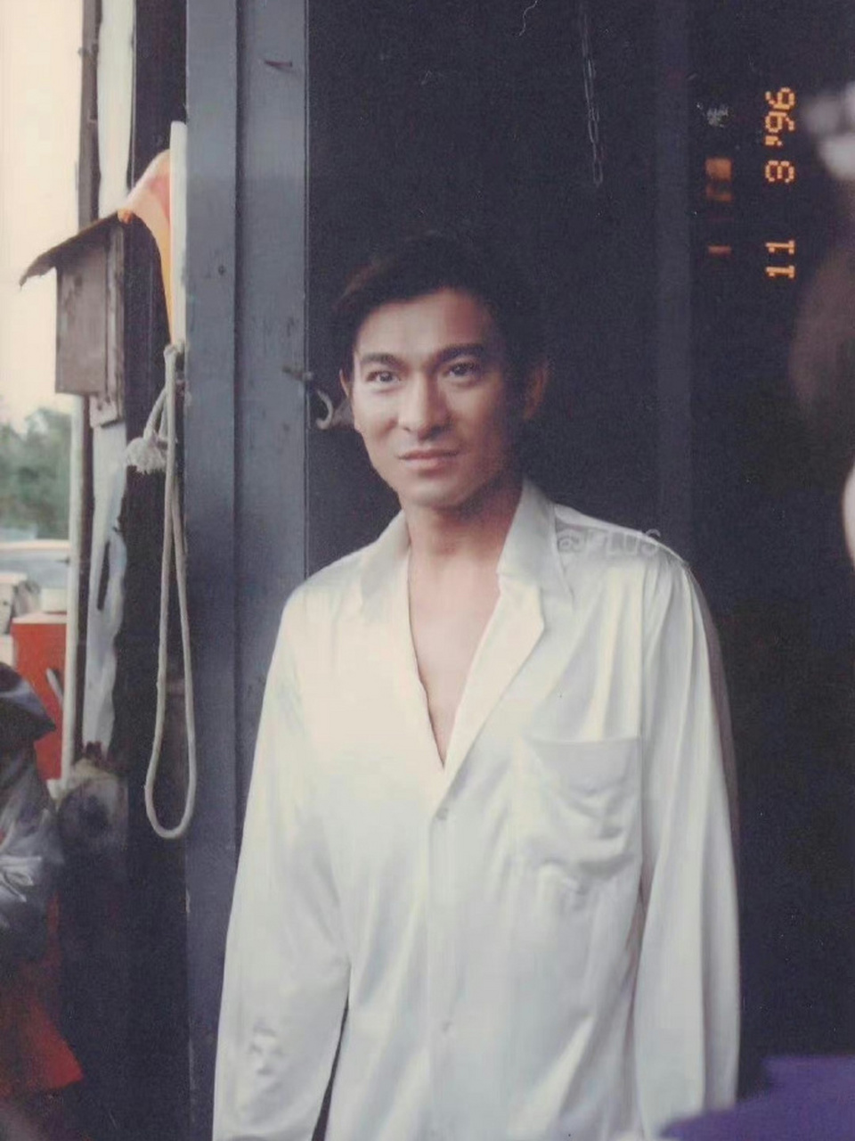 刘德华旧照!当时他35岁,风华正茂的年纪!