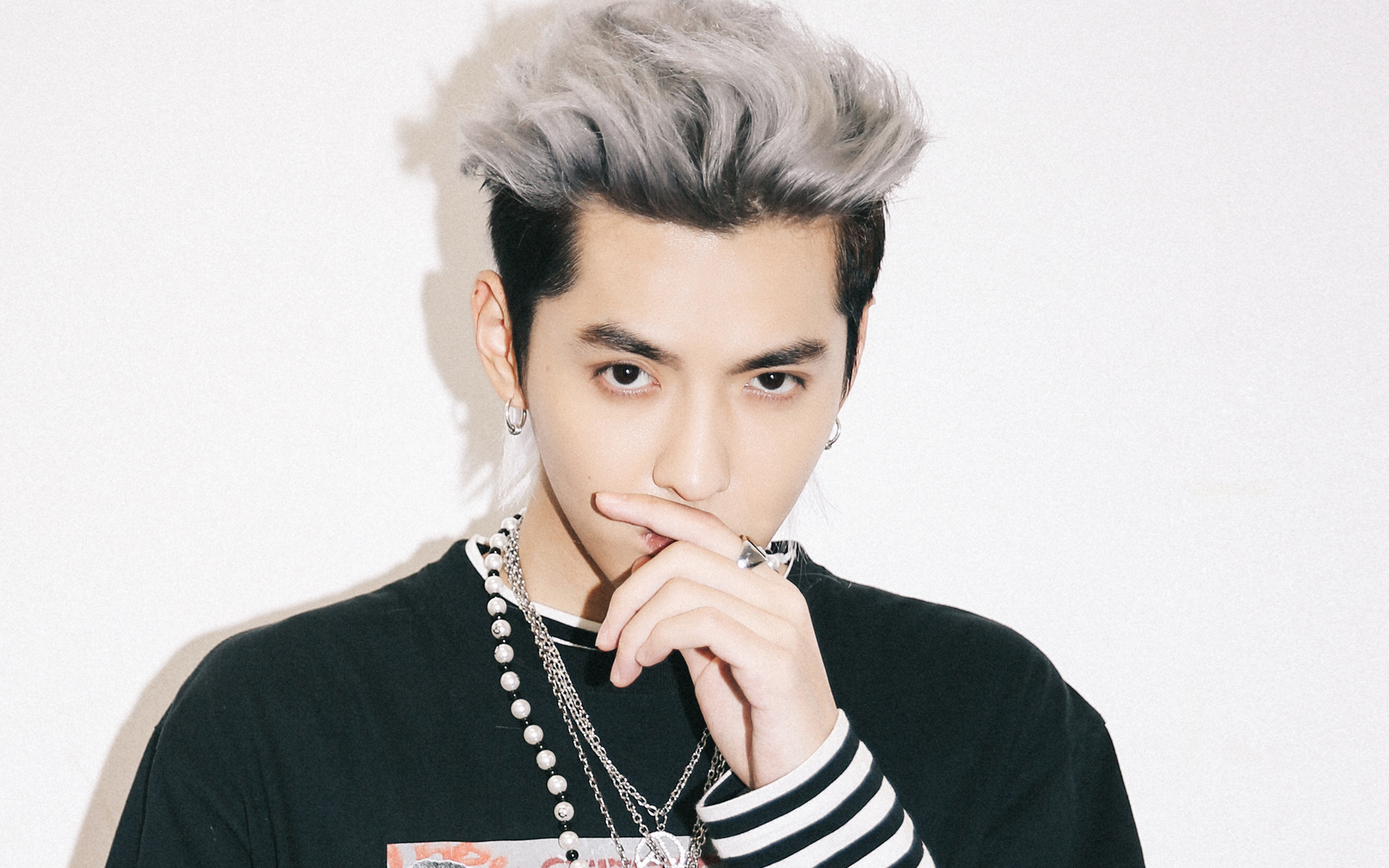 吴亦凡案二审宣判:被告人吴亦凡强奸,聚众淫乱案二审维持原判 24日