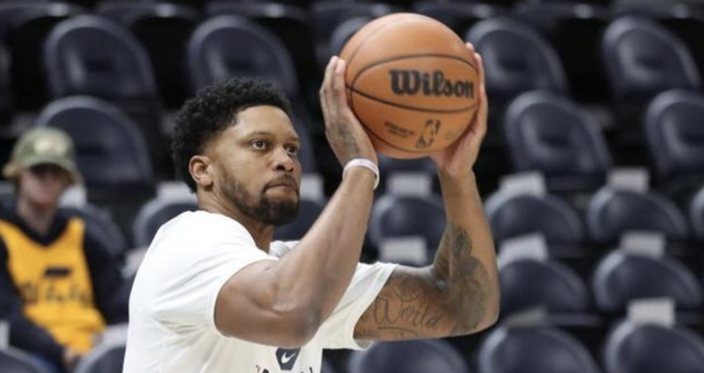 老将鲁迪-盖伊被雷霆裁掉  据shams的报道,奥克拉荷马城雷霆队已经裁