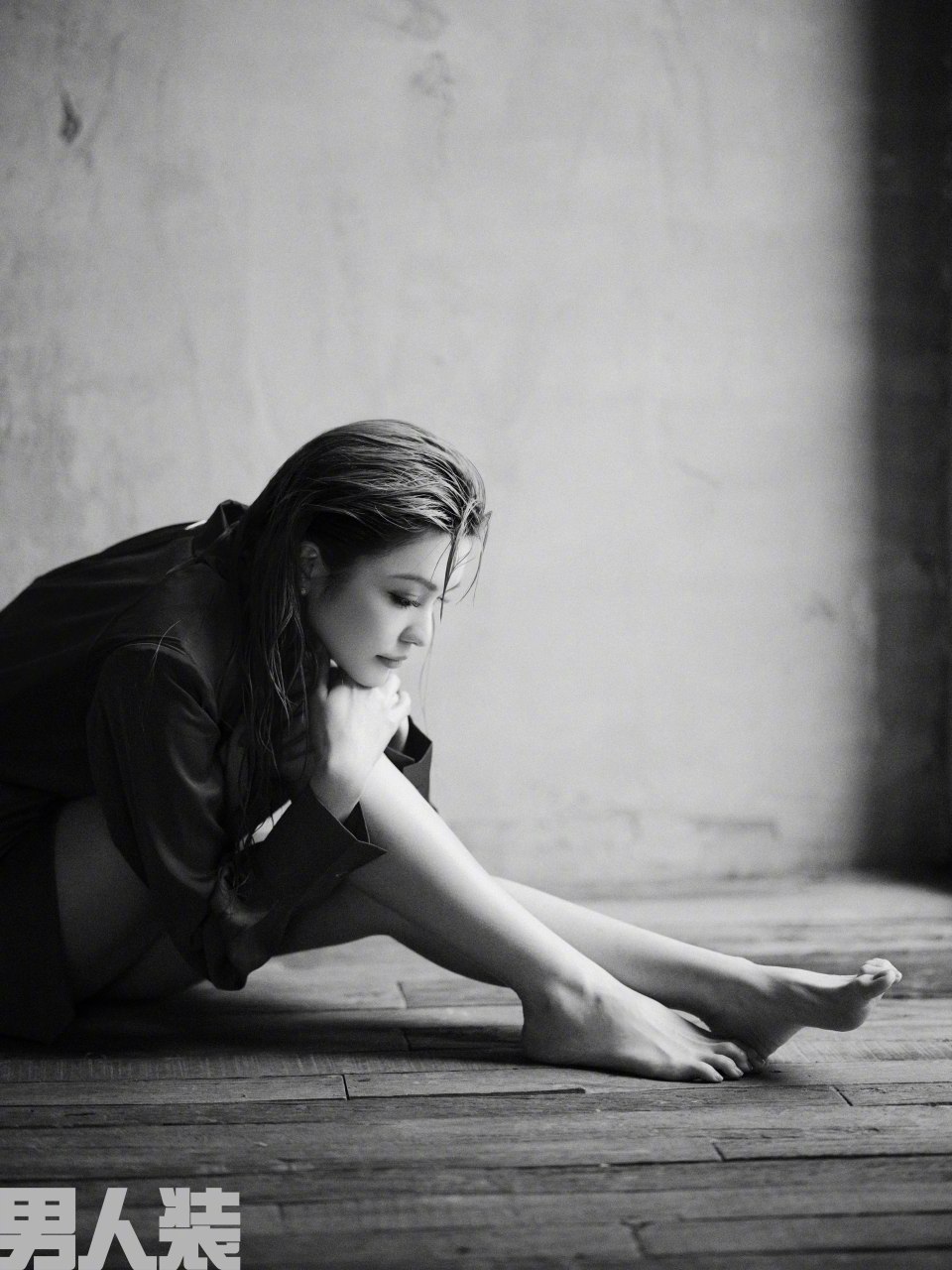 当她泳装照出来的时候,我就猜到这妞必上男人装,男人装不会放过任何一