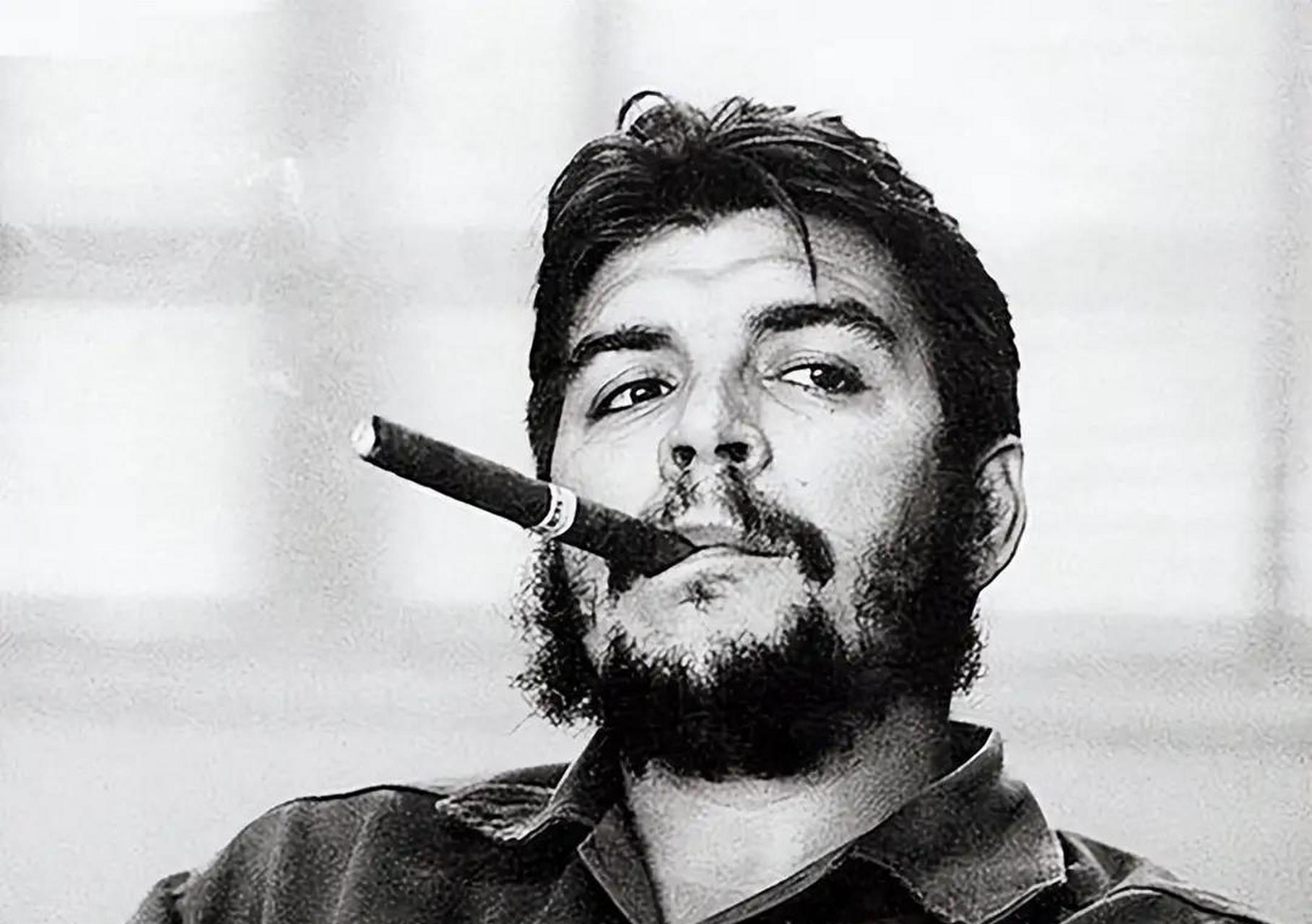 某个国家的领袖给了他5千万美元现金,不用还的那种,然后大手一挥,在