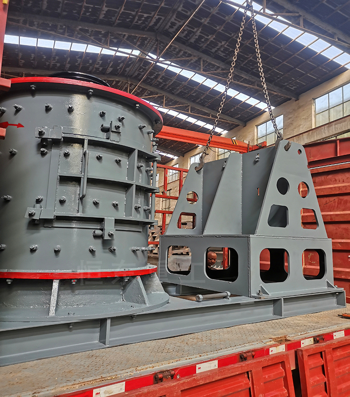 1250立轴制砂机,也称立式板锤制砂机,主要用于中,小型破碎水泥生料