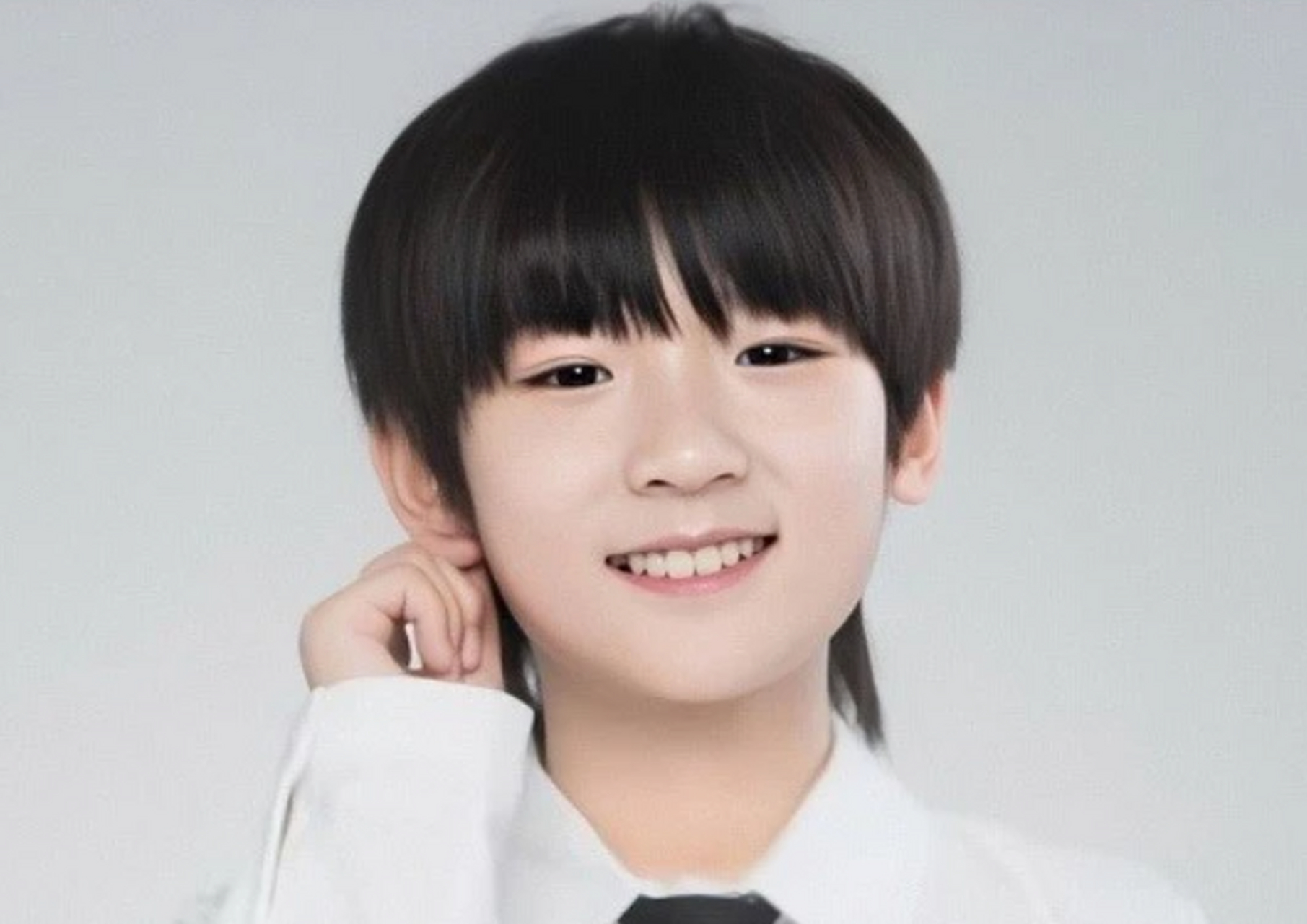 张峻豪当初在年仅11岁的时候就加入时代峰峻,成为旗下的一个签约练习