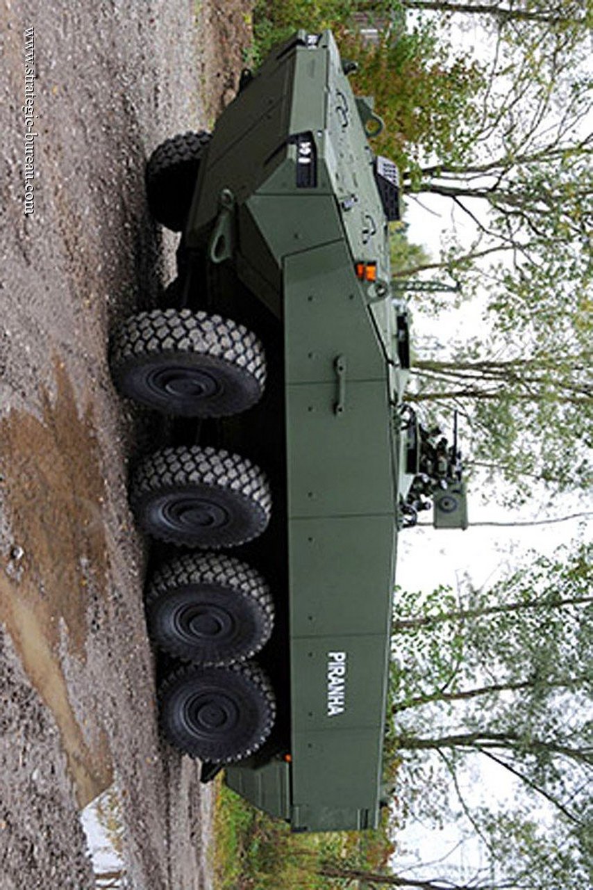 锯脂鲤iii一炮打响,极为畅销, 差不多是世界上最早的8×8型轮式装甲