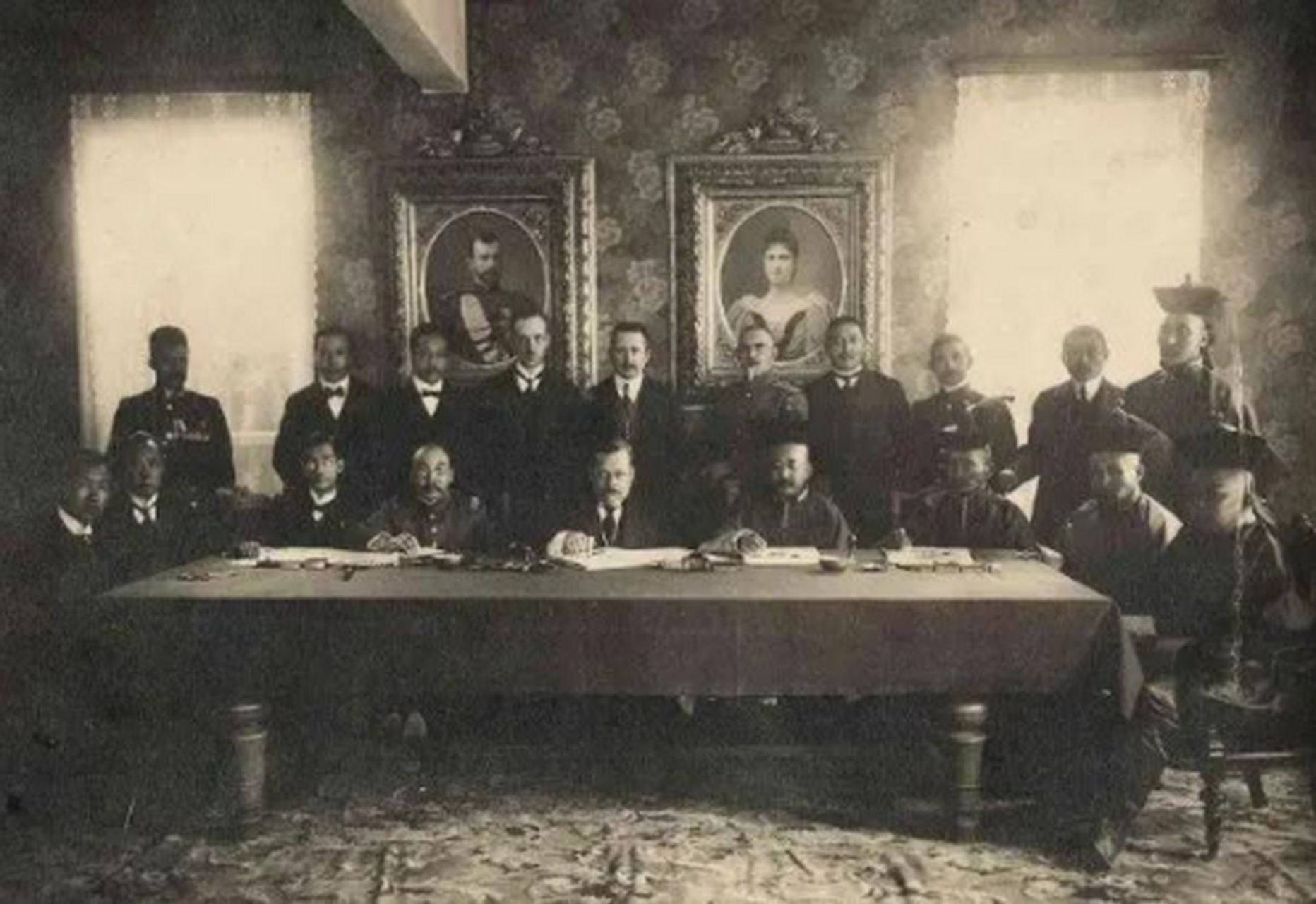 1915年6月,中俄蒙三方在恰克图签订《中俄蒙协约》,其中规定:外蒙古