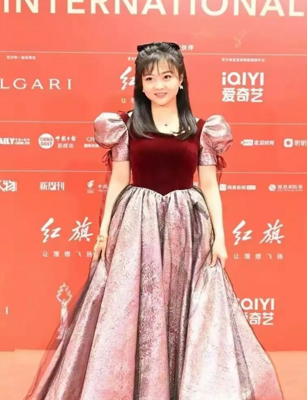 还是小时候灵动一点#林妙可公主裙# ,你们觉得呢?