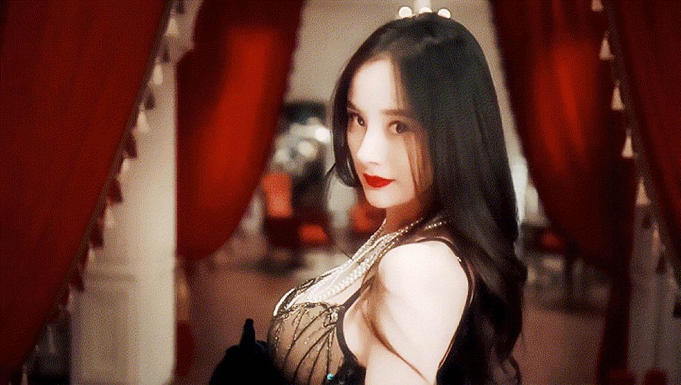 杨幂# 分享一组演员杨幂在代言维多利亚的秘密时候拍摄的广告图.