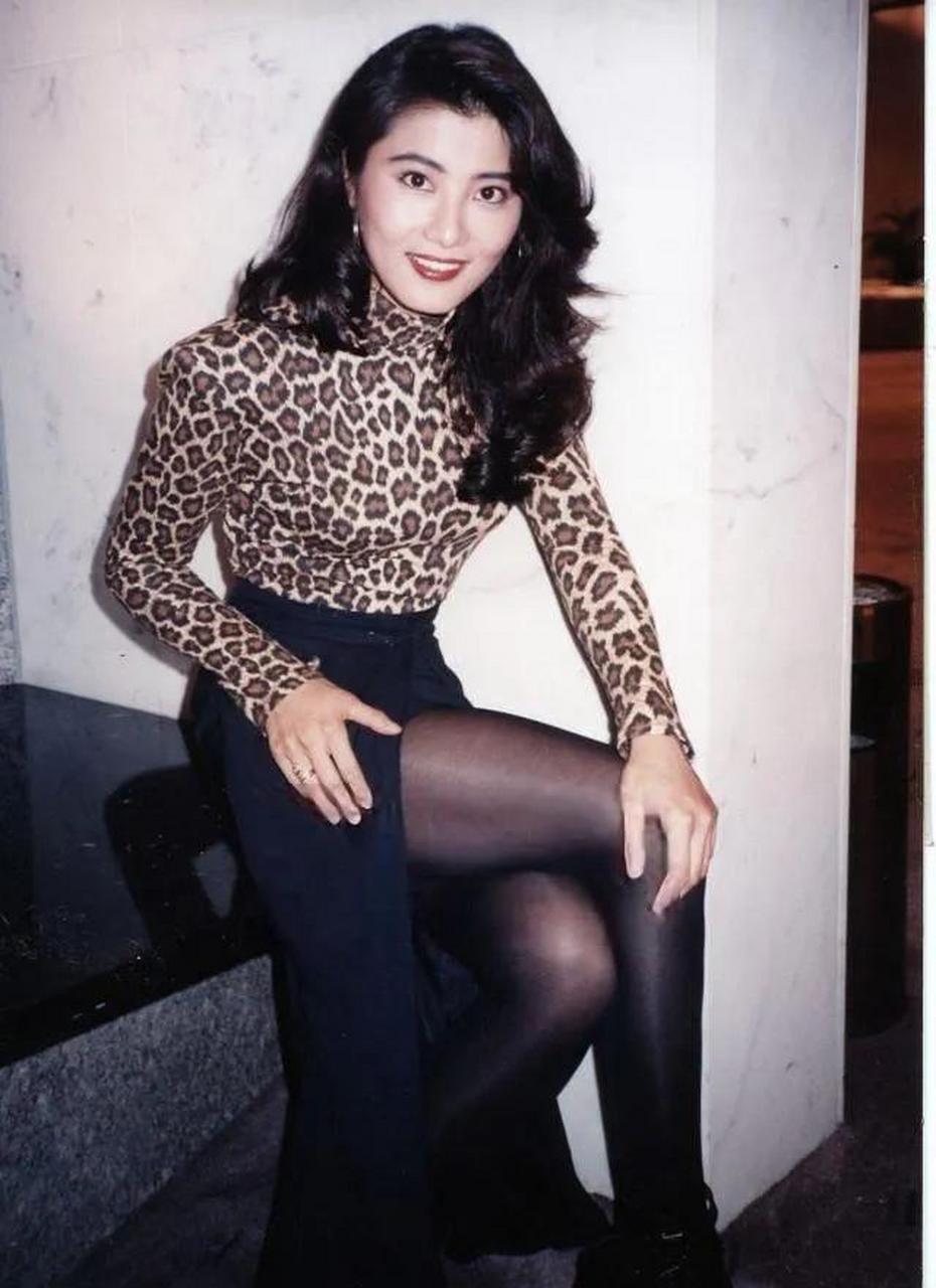 杨丽箐唯美性感壁纸