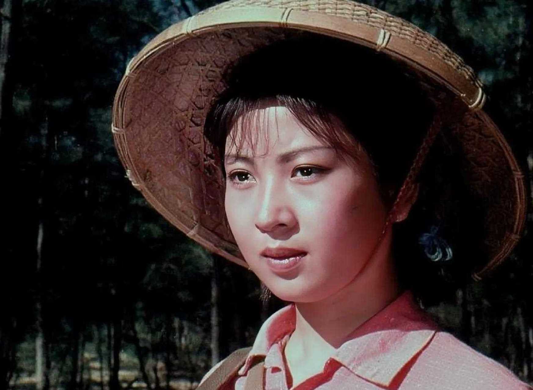 1975年一部老电影《海霞》一上映,就受到观众的喜爱,主演海霞的吴海燕