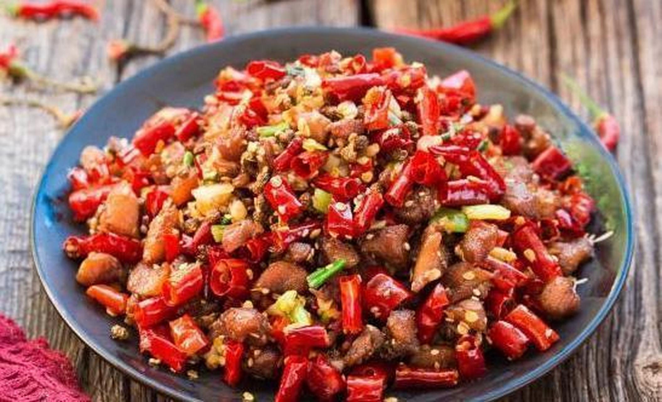 周末宅家吃美食之——干煸辣子鸡,又称辣里寻鸡,香辣酥脆,干香好吃.