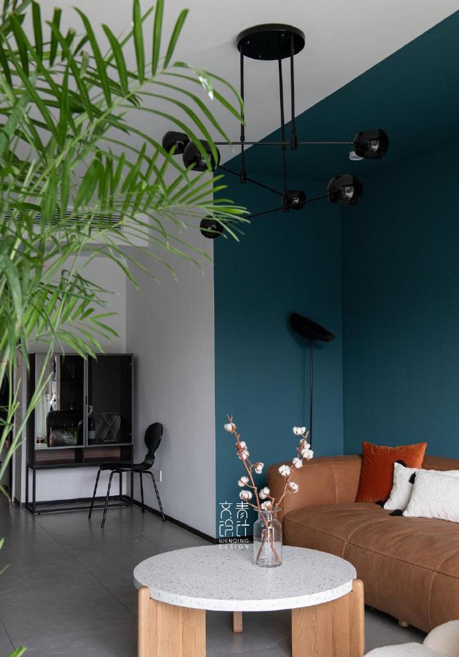 家居装修|小案例 1,配色上客厅,厨房用了比较宁静深邃的湖蓝,主卧用灰