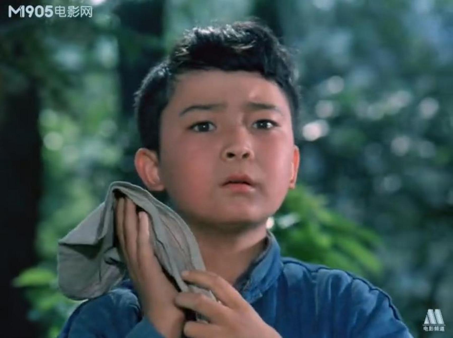 电影《闪闪的红星》经典场面,"听我爸爸说,他们帽子上都有一颗红星