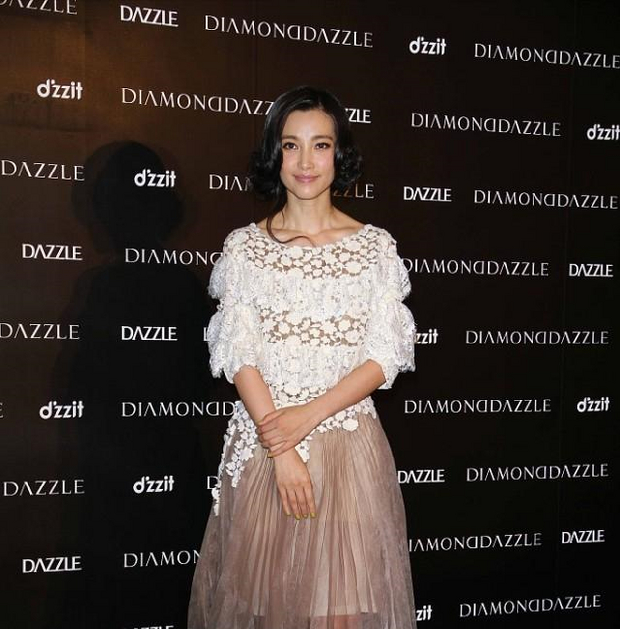 相信你看了李冰冰蕾丝服饰穿搭之后,会有不一样的收获,感兴趣的话
