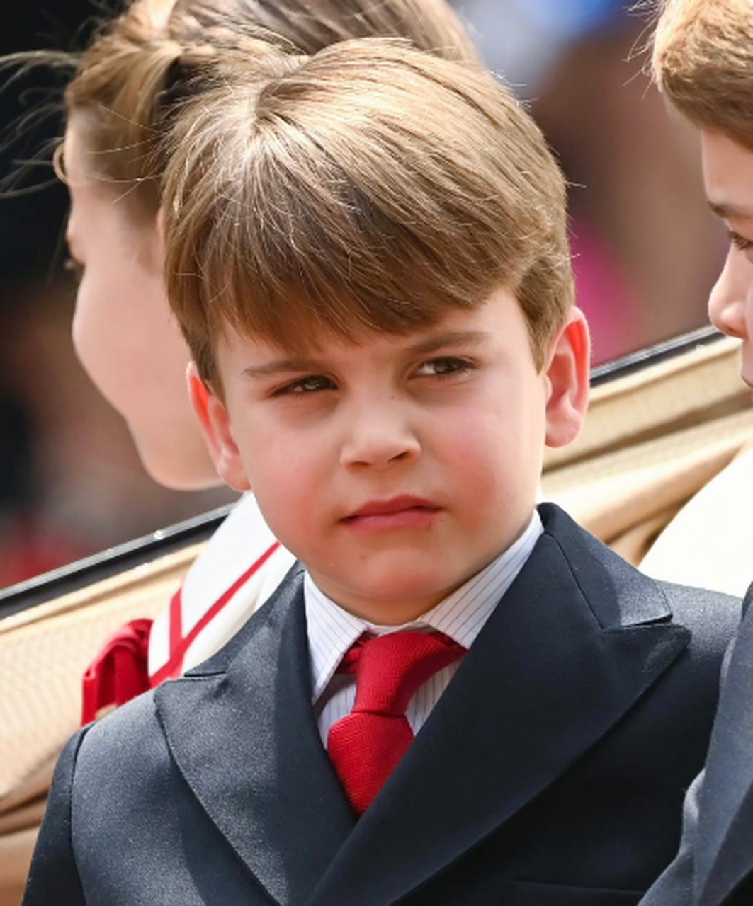 乔治王子,夏洛特公主和路易小王子都是威廉王储的孩子,但他们在家庭中