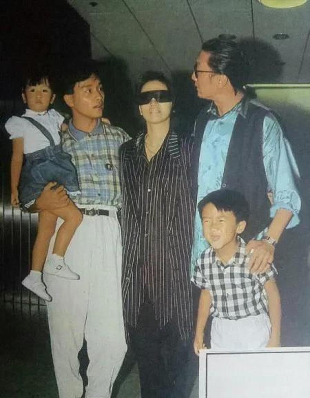 80年代,张国荣,梅艳芳和谢贤合影相片,哥哥张国荣抱着谢婷婷,谢霆锋