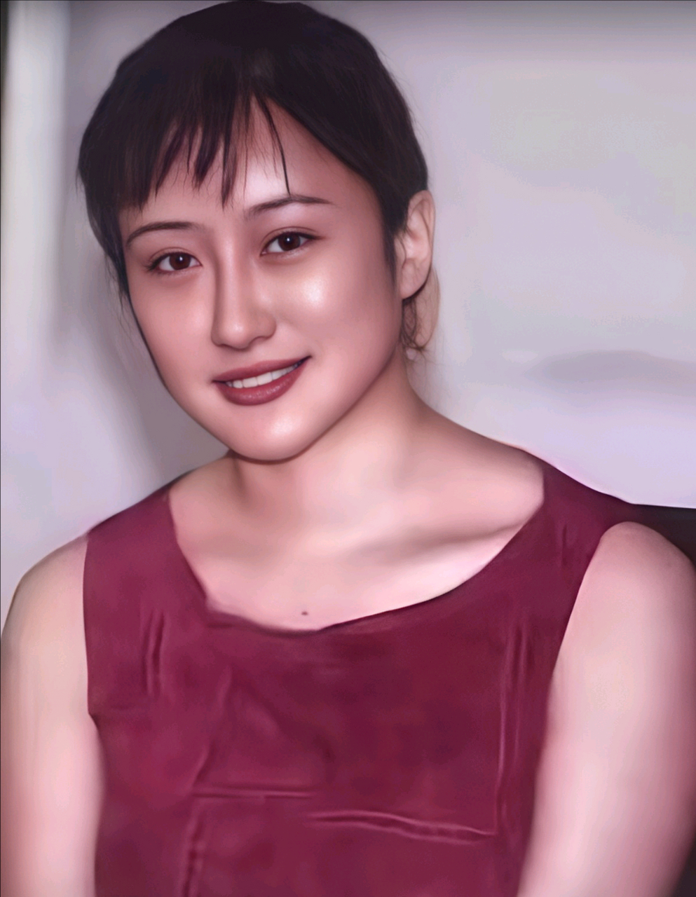 杨旸在1997年完成学业后成为一名顺利的空姐!