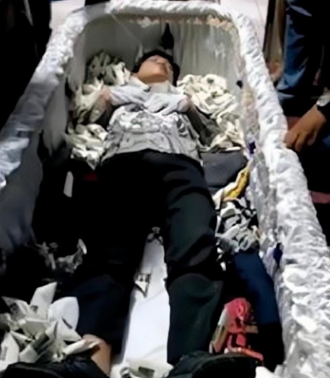 然而,这并没有解决他的债务问题,反而让他丢尽了颜面