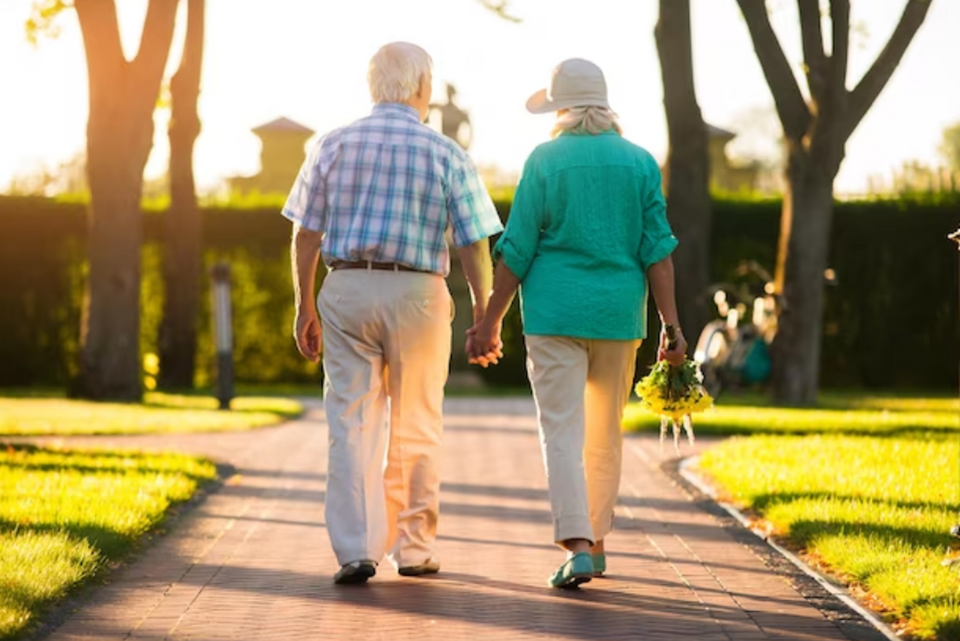 提醒:65岁以上的老年人,走路请关注这4个长寿建议  1