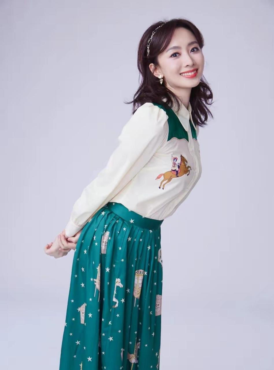 网友:央视美女主持人郭若天,多才多艺