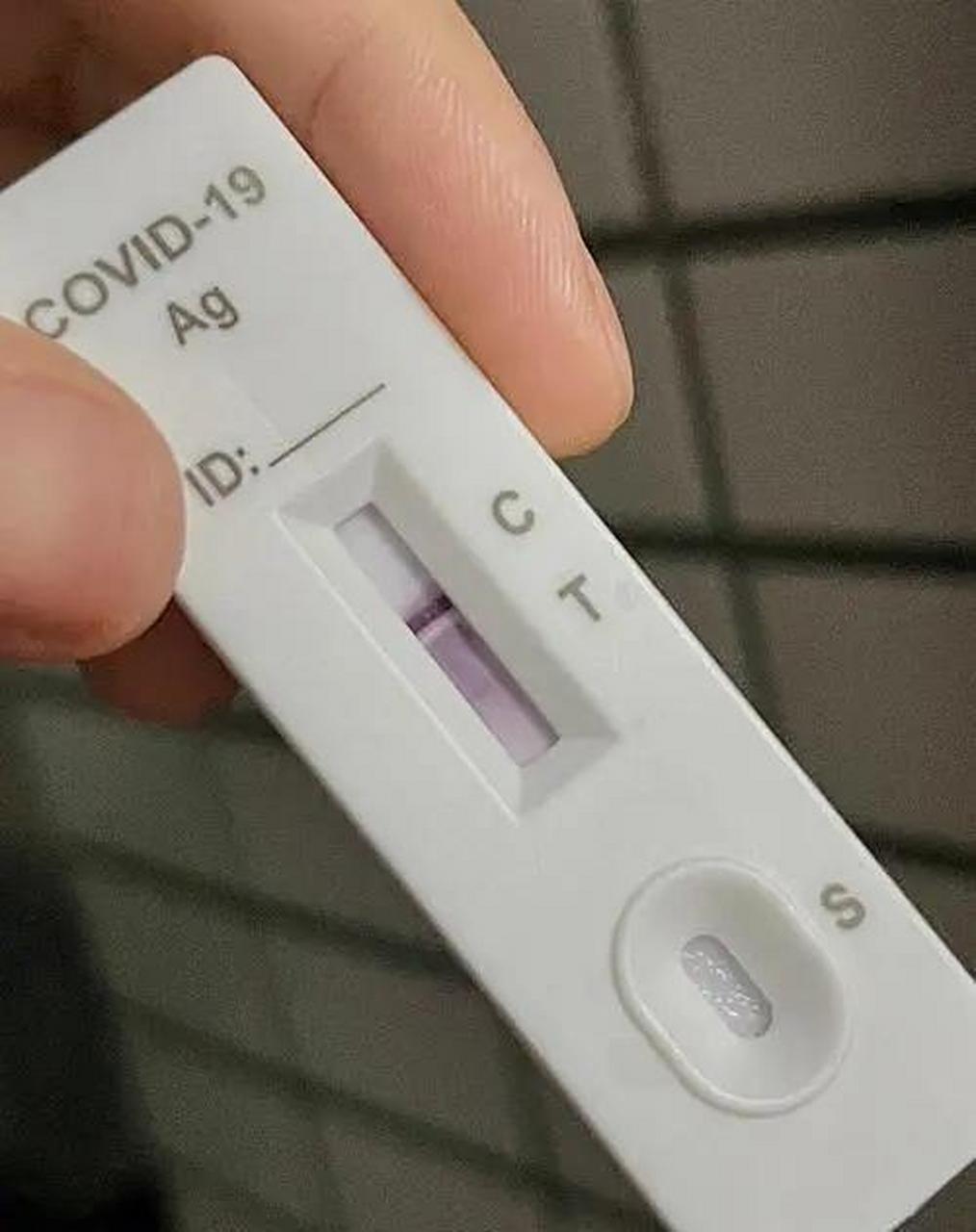 我的同事阳了, 她上周三做的抗原,弱阳.