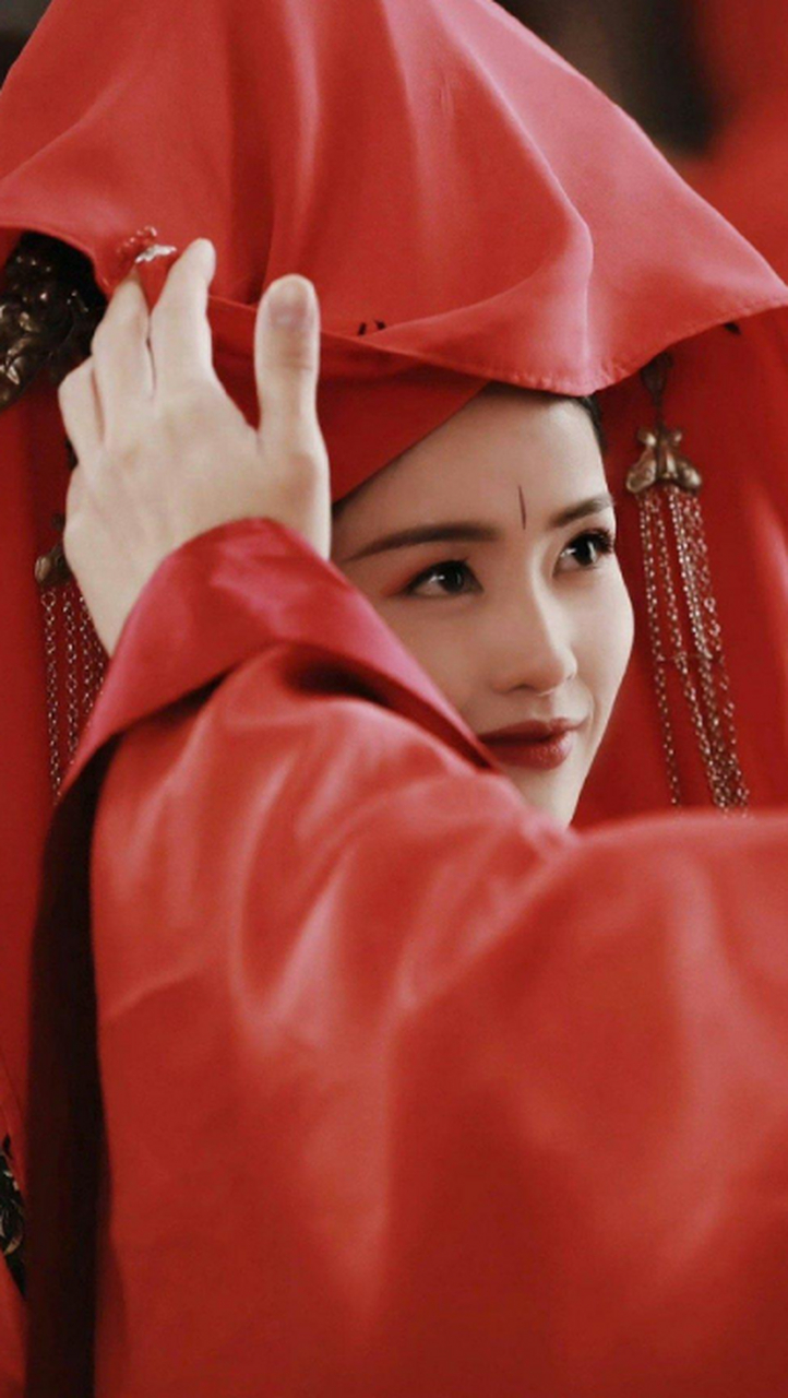 《长月烬明》叶夕雾婚服来啦~白鹿的古装扮相确实不错,明媚动人,三百